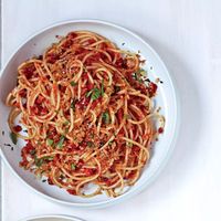 Day 19: Spaghetti with Sun-Dried-Tomato-Almond Pesto