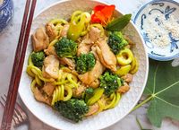 5-Ingredient Chicken Stir-Fry is that SUPER easy, delicious dinner to make again and again, when life is busy, but you want to serve a good homemade meal that everyone will love.