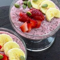 Nitya Hegde on Instagram: "Strawberry Chia Pudding Get ready to celebrate strawberry season like a pro with this delicious and healthy treat! 🍓 Indulge in the freshness of Strawberry Chia Pudding and make the most of this season’s juicy goodness. Let’s dive in and enjoy every bite! Ingredients:(2 servings) 4+ 2 strawberries 1/4 banana 2 tbsp rolled oats 1 tbsp chia seed 1 tsp strawberries compote (optional, instead you can use HONEY) 1 tsp pumpkin seeds Method: In a blender add strawberries, oats and water. Blend make a puree. Pour it in a container add chia seed , compote/honey. Mix well and refrigerate 7-8 hrs/ overnight. Then pour it in a serving glass add banana, strawberries and pumpkin seeds. Enjoy🫶 #strawberry #chiapudding #seasonalfruit"