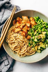 Meal Prep Sesame Noodle Bowls! Fork-twirly noodles, an easy creamy sesame sauce, perfect browned chicken, and all the veg. YUM. #noodles #bowl #mealprep