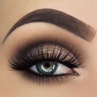 Given the right makeup (I need that sparkly gold) this is a simple enough smokey eye that I could totally do!