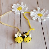 Happy Bee Bookmark – Free Pattern – Cozy Bumblebee