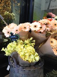 There's not much that we love more than an Italian flower market.