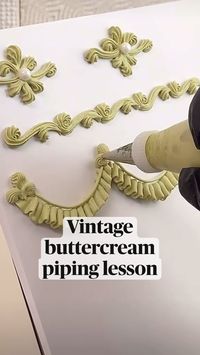 Beautiful vintage buttercream piping artwork. Check out this amazing technique that makes any cake look elegant  creation by:pieceofcakehalifax