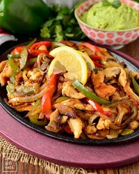 Craving sizzling, restaurant-style fajitas without the fuss? Check out this easy Chicken Fajitas recipe that proves less is more—no marinade needed! 🍗🌶️ #ChickenFajitas #EasyFajitas #SizzlingEats #RestaurantStyle #NoMarinade #QuickMeals #FlavorfulDinner #WeeknightDinner #FoodieFavorites #PinterestFinds