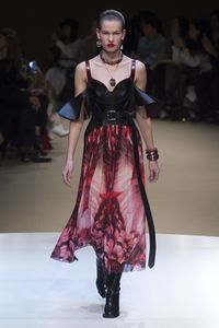 Alexander McQueen Fall 2018 Ready-to-Wear Collection - Vogue