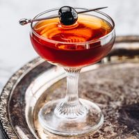 It’s time you knew how to make the Manhattan. Composed of just whiskey, sweet vermouth and bitters, it’s one of the world’s most famous cocktails.