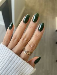 Fall nail inspo, dark green nails