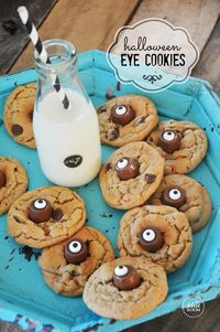 Grab your recipe book because you’ll want to put this one in it! These Halloween Eye Cookies are the perfect dessert for this fun October holiday!