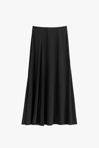 Our favorite statement skirt, now updated in Washable Silk, with a flowy, comfortable silhouette.