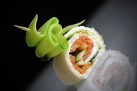 Les petits wraps KIRI au saumon et concombre ! Vous n'en ferez qu'une bouchée ! …