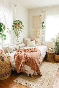 Decorating a guest bedroom #Bedroom Ideas. #homedecor #diy #decorinspo #decoration #homedesign