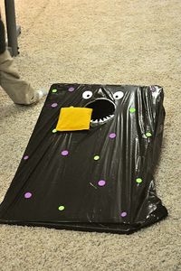 Dress up your corn hole game for Halloween – Recycled Crafts