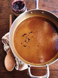 Make your Christmas gravy in advance with this handy Christmas gravy recipe from Jamie Oliver’s Christmas Cookbook. This turkey gravy is just the best.