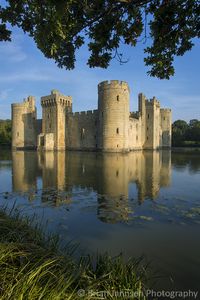 Perhaps one of Britain’s most picturesque castles, Bodiam Castle was built by Sir Edward Dalyngrigge in 1385 and is now a popular tourist attraction operated by the National Trust.