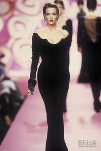 #Valentino #Fall1991Couture #Fashionshow #Supermodels90s