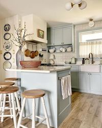 PAINT COLOR: Cabinets - Silver Lake @sherwinwilliams