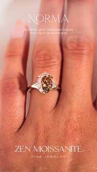 Engagement ring has a solitaire design, 6 claw prongs, and a 1.6mm-2.5mm tapered plain gold band in 14k yellow gold with a split shank, set with a center 11.5x8mm (4cte) champagne brilliant oval moissanite gemstone.✨