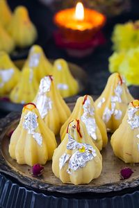 Kesar Mawa Modak is the perfect way to celebrate the festival of Ganesh Chaturthi. Whether you’re a fan of melt-in-your-mouth dessert or chewy treats- this sweet delivers everything in one bite! #ganeshchaturthi #modakrecipe #kesarmawamodak