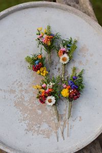 Rustic hair pins made of stabilized flowers. The decoration is made with great attention to detail It is an ideal proposition for hair decorations for the bride for a wedding, bachelorette party, first communion and gift, photo shoot, festival or birthday The base of the slide is metal The composition is made of dried and stabilized flowers, so it is long-lasting. To keep it beautiful for a very long time, it is enough to keep it away from rain or moisture. Dried and stabilized plants are durabl