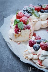 Christmas Pavlova is a stunning centrepiece and makes a Christmas dessert recipe to remember. There are multiple ways to decorate this Christmas wreath.