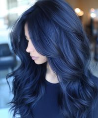 Jet black hair with refined blue touches is a strong yet sophisticated alternative for autumn. The great undertones include deepness and enigma, ideal for those that want a darker, much more remarkable look.