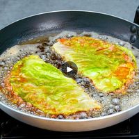 14M views · 148K reactions | Great idea to cook cabbage with minced meat that everyone should know

Ingredients:
cabbage: 1 pc
minced meat: 600 g (21 oz)
onion: 1 pc
salt: 2 g (0.1 oz)
carrot: 1 pc
salt: 5 g (0.2 oz)
black pepper: 4 g (0.1 oz)
sweet paprika: 4 g (0.1 oz)
 ground coriander: 3 g (0.1 oz)
eggs: 2 pc
sour cream: 30 g (1.1 oz)
black pepper: 2 g (0.1 oz)
salt: 2 g (0.1 oz)
sweet paprika: 2 g (0.1 oz)
flour: 20 g (0.7 oz)
butter: 100 g (3.5 oz) | Appetizing.tv | Appetizing.tv · Original audio