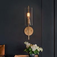 ▲This simple golden wall sconce with clear bubble glass cover, with a medieval-style golden coating and modern bubble glass complements each other, while being simple, it highlights a sense of luxury and is very delicate.