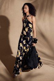 Michael Kors Collection Resort 2018 collection, runway looks, beauty, models, and reviews.