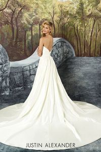 Silk dupion sweetheart bodice modern wedding ball gown.