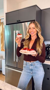 DAIRY-FREE NO-BAKE STRAWBERRY CHEESECAKE BARS✨ #BoschPartner this easy no-bake dessert is made with minimal ingredients and is the perfect sweet treat for those days when you can’t be convinced to turn the oven on 😜 I love that my @boschhomeus refrigerator has tiered drawers in the freezer and moveable shelves in the fridge to make for easy organization! The fridge also has dual compressors and dual evaporators so there is no odor transfer between fridge and freezer 🙌🏻 Ingredients: Crust: 4...