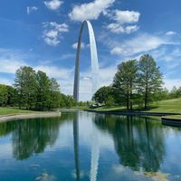 Less than an hour, if you take one of the tours. Your guided tour will begin at the base of the arch, where you’ll go through an interactive experience.