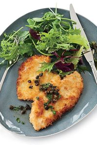 This panko coated chicken schnitzel recipe is the ultimate comfort food meets weeknight dinner recipe meets chicken recipe. #dinnerdishes #dinnerideas #dinnerrecipes #familydinnerideas #supper #supperideas #chicken #chickenrecipes