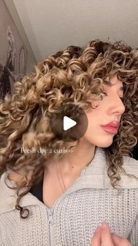 Nour Mohamed on Instagram: "Can we appreciate how shinny my curls look tho 🥹🥰
Follow tiktok: (nourxmohamed) 

#curlycommunity #curlygirImethod #curlynaturalhair #curlybeauties #heatdamage #curly #curlyhair #curlyhairstyles #curlygirls #curlyhairdontcare"