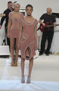 Hussein Chalayan SS03 (Manifest Destiny)