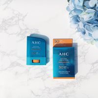 AHC Natural Perfection Sunstick có thiết kế vuông vức nhỏ gọn - Review kem chống nắng dạng thỏi AHC Natural Perfection Fresh Sun Stick - bloganchoi.com - BlogAnChoi - #bloganchoi_com #my_pham #bao_ve_da_khoi_tia_cuc_tim #kem_chong_nang #kem_chong_nang_ahc #kem_chong_nang_ahc_natural_perfection_fresh_sun_stick #kem_chong_nang_dang_thoi #ngan_sam_da #review_my_pham #tien_loi #BlogAnChoi