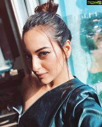 Sonakshi Sinha  Selfie  sensual Actress Sonakshi Sinha Recent Unseen Selfie Clicks HD Gallery