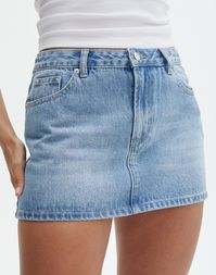 This denim skirt features a low rise waist, contrast stitching detail and mini length.