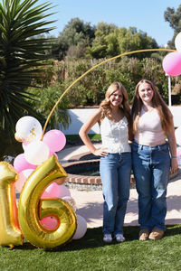 What could be more fun than a Sweet 16 Pool Party with your best friend?? 🎀☀️🎂

@MakeLifeLovely 