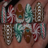 Christmas is a time of joy, warmth, and togetherness. While we decorate our homes and dress up for the season, why not add some holiday cheer to your nails as well? Simple Christmas nails are an easy and fun way to show off your festive spirit. Whether you’re getting ready for a cozy family gathering or a stylish office party, simple Christmas nails can be the perfect accessory.