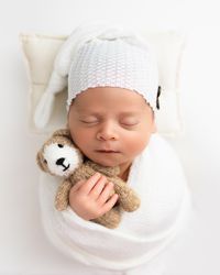 Just a beautiful little newborn boy and his teddy 🥰 I've been busy here working on a more natural newborn style to compliment my existing style where there are minimal props and just natural white/neutral tones - I'm super excited to launch this offering shortly! . . . #newbornphotographer #minehead #simplewhite #newbornsession #photographerminehead #photographersomerset #familyphotographersomerset #familysessions #somersetnewbornphotographer #newbornphotoshoot #babyphotos