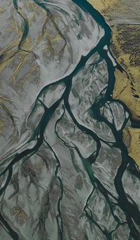 Always wanted to see glacial rivers from above finally got a chance to a few days ago. These are flowing into Lake Tekapo in New Zealand [OC] [700X1200]