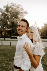 I absolutely LOVED these fun engagement photos at Holliday Park in Indianapolis! Lauren and Jacob are some of the sweetest and most fun couples I’ve had the chance to work with. Feel inspired by, engagement photo poses, engagement photo ideas, engagement photos outfits, engagement photos poses and engagement photoshoot ideas. Book Jayde for your Chicago wedding or engagement at jnavisuals.com!