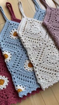 Free crochet pattern & video tutorial for the “Breezy Days Daisy Tank Top” available! Crochet 12 granny squares and 4 triangles to make each of these beautiful tops!