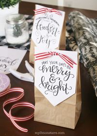 Handlettered Christmas treat bag printables. So cute! Print these handlettered holiday bags on your own printer for easy Christmas treat bags!