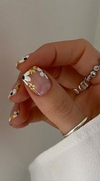 mismatch spring nails, spring nail art, spring nails, nail art, nail trends, nail art inspiration, nail ideas