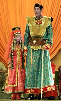 world traditional marriage couples | World's tallest man sweeps bride off her feet at traditional Mongolian ...