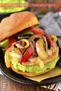 Chicken Fajita Cheeseburgers: A Festive and Flavorful Twist on Classic Beef Burgers! Packed with Spice and Perfect for Any Occasion! 