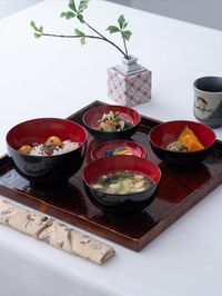 Oryoki, is a functional set of bowls designed to minimize waste in daily life in the practice of Zen Buddhism. It is increasingly attracting attention for its easy-to-use, functional and minimalistic design at the modern table.Highly recommended for everyday casual table settings. Visit MUSUBI KILN to see other authentic Japanese tableware. | #Japanesetableware #japanesedinnerware #Japanesefood #Japanesecuisine