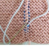 Excellent Knitting Tutorial - How to make invisible seams in garter stitch. Many pictures and clear text. If you've been disappointed with your seams, check this out!